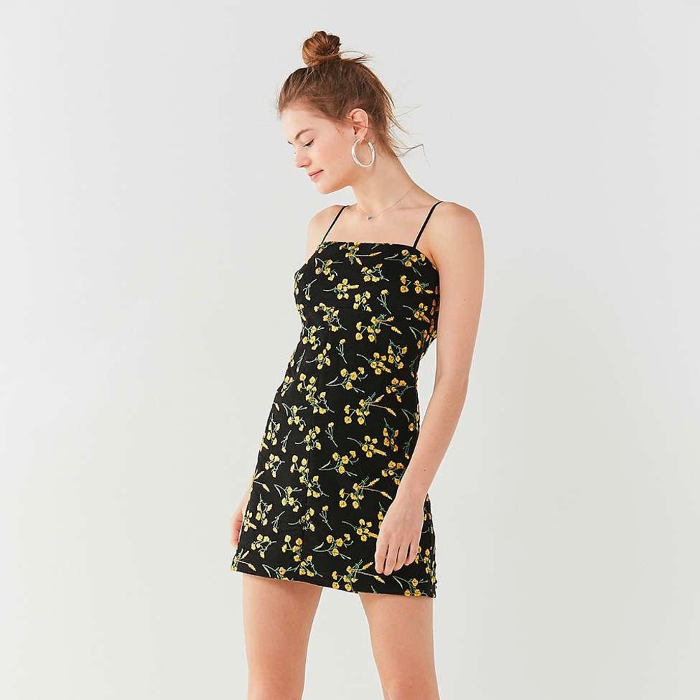 UO Embroidered Floral Straight-Neck Dress (M)